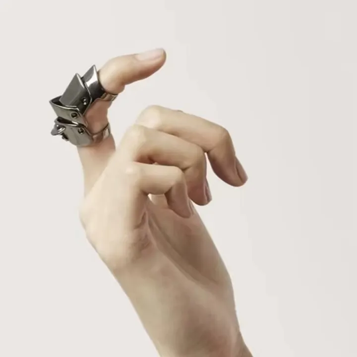 Anime%20Oosaki%20Nana%20Cosplay%20Metal%20Ring%20Armor%20Knuckle%20Finger%20Rings%20Hip%20Hop%20Silver%20Black%20Party%20Prop%20-%20Image%204