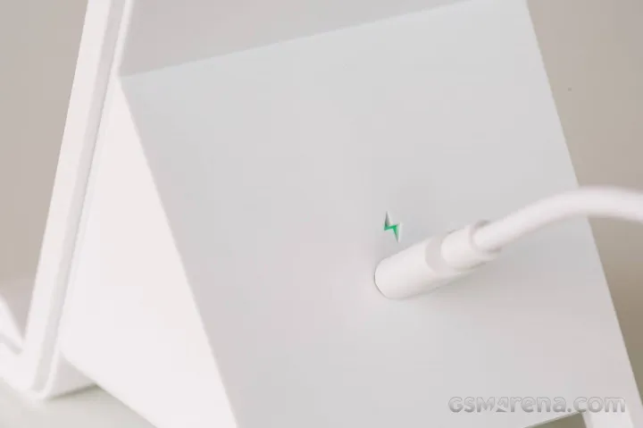 Infinix%2050W%20Air%20Cooled%20Wireless%20Charger%20-%20Image%206