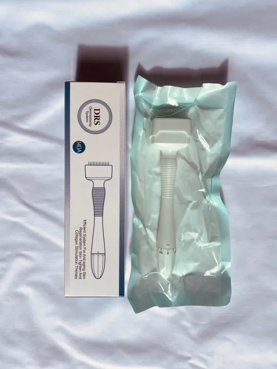 Derma%20Stamp%20DRS%20100%25%20Genuine%20Titanium%20Premium%20Needles%20Adjustable%20140A%20Micro%20Needles%20Facial%20Derma%20Roller%20Kit%20for%20Skin%20Repair,%20Face,%20Hair%20&%20Beard%20Growth%20-%20Image%204