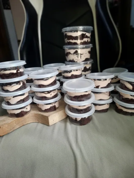 Dream%20cake%20tub.%20chocolate%20ganache%20and%20chocochips.%20yummy%20yummy%20-%20Image%204