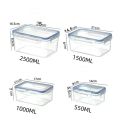 Sealed rectangular refrigerator storage box with lid Plastic crisper microwave-heated lunch box with lid. 