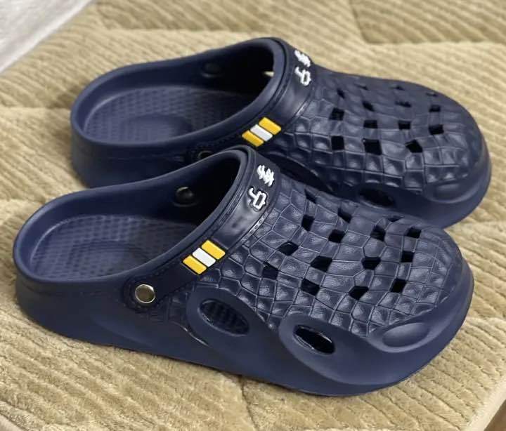 Mens%20New%20Clogs%20Slip-on%20Closed%20Toe%20Cap%20Hole%20Soft%20Sole%20EVA%20Walking%20Crocs%20Sandals%20-%20Image%204