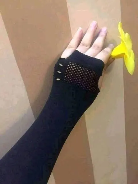 Fingerless%20Hand%20Gloves/%20Hand%20Sleeves%20for%20Woman/%20Girls.%20-%20Image%206
