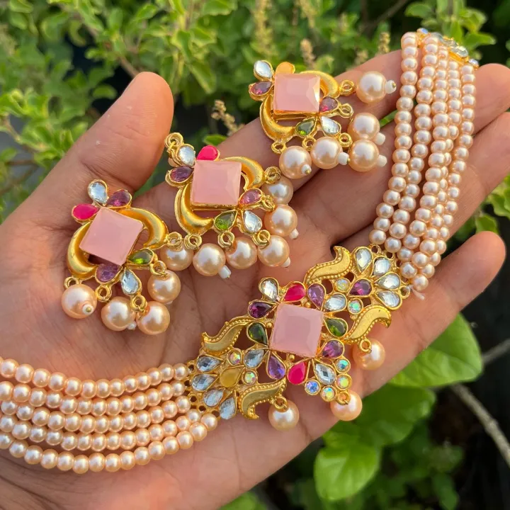Pearl%20Choker%20Set%20With%20Tikly%20for%20Girls%20And%20Women%20-%20Image%203