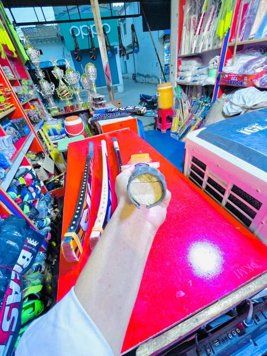 JD%20Brand%20Tap%20Ball%20Cricket%20Bat%20-%20Image%204