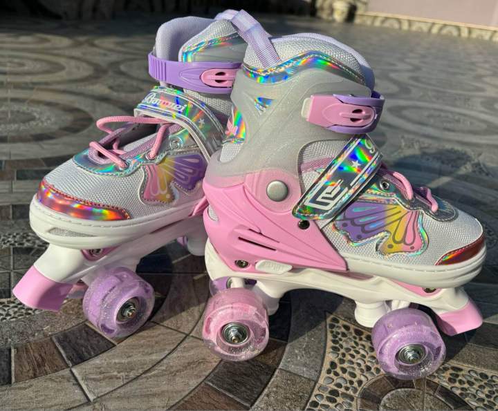 Benwei%204%20wheelers%20skate%20shoes:4%20size%20adjustable%20-%20Image%205