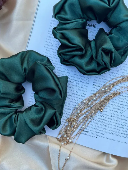 High%20quality%20silk%20satin%20scrunchies%20korean%20raw%20silk%20hair%20ties%20for%20damged%20hair%20elegant%20fluffy%20scrunchies%20for%20women%20and%20girls%20Red%20green%20navy%20sky%20blue%20black%20white%20golden%20silver%20peach%20seagreen%20lemon%20-%20Image%209