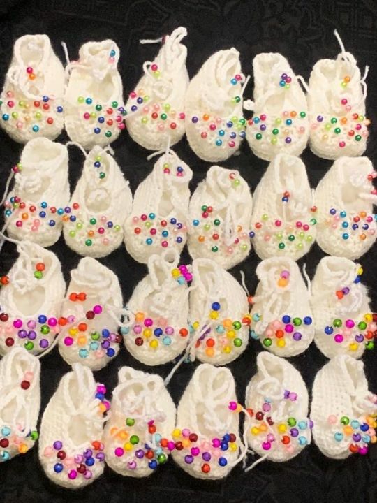 BABY%20BOOTIES%20/%20BABY%20SHOES%20/%20CUTE%20BABY%20WOOLEN%20CROCHET%20HANDMADE%20BABY%20GIRL%20SHEOS%20FOR%20WINTER%20/%20WINTER%20CROCHET%20ACCESSORIES%20-%20Image%203