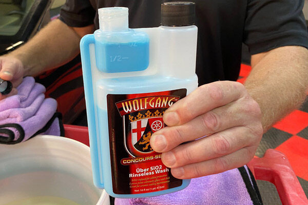 Wolfgang%20Uber%20SiO2%20rinseless%20wash%20from%20gallon%20-%20Image%203