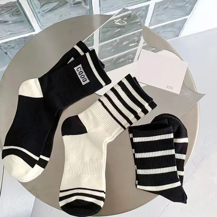 5%20Pairs%20Of%20Fashionable%20And%20Trendy%20Women's%20Wocks%20Set%20Black%20And%20White%20Striped%20Socks%20Minimalist%20Sports%20Style%20Medium%20Length%20Socks%20-%20Image%202