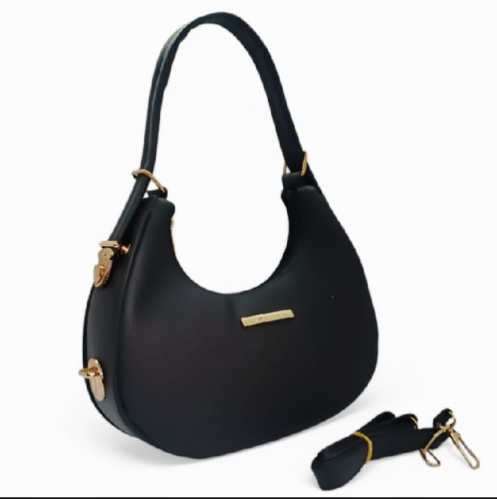 Moon%20Bag/Elegant%20Black%20Shoulder%20Bag%20with%20Golden%20Accents%20-%20Image%202