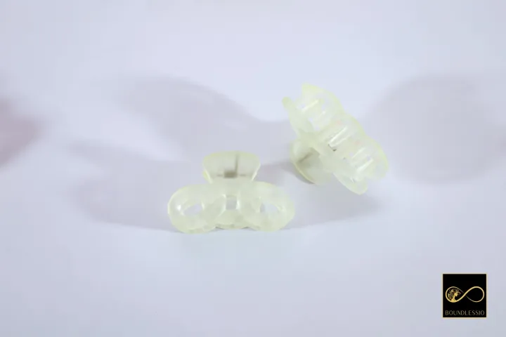 (2%20piece)%20Mini%20hair%20claw%20clip%20from%20BOUNDLESSIO%20-%20Image%208