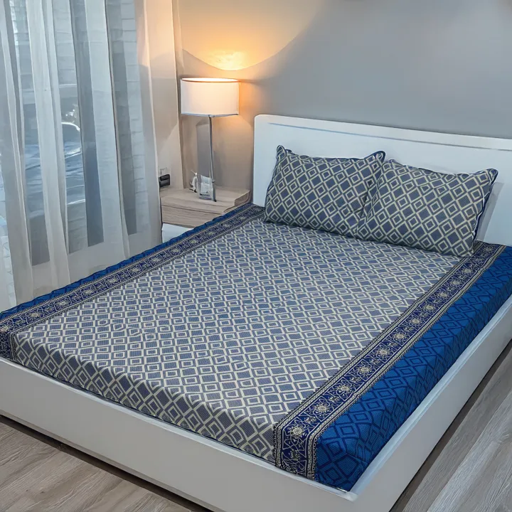 King%20Size%20Premium%20Bed%20Sheet%2088"%20x%2098"%20with%202%20Pillow%20Covers%20%7C%20Blue%20and%20White%20Square%20Print%20-%20Image%204