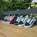 Pando Leo Star sneaker size 37-45. 