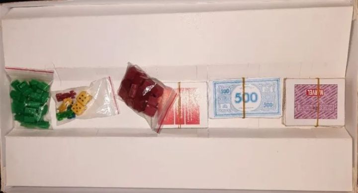 Plastic%20Monopoly%20Property%20Trading%20Board%20Game%20Trending%20Game%20-Monopoly%20-%20Image%205