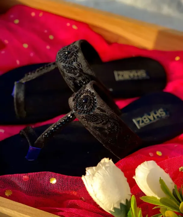 kalhapuri%20style%20slippers%20-%20Image%202