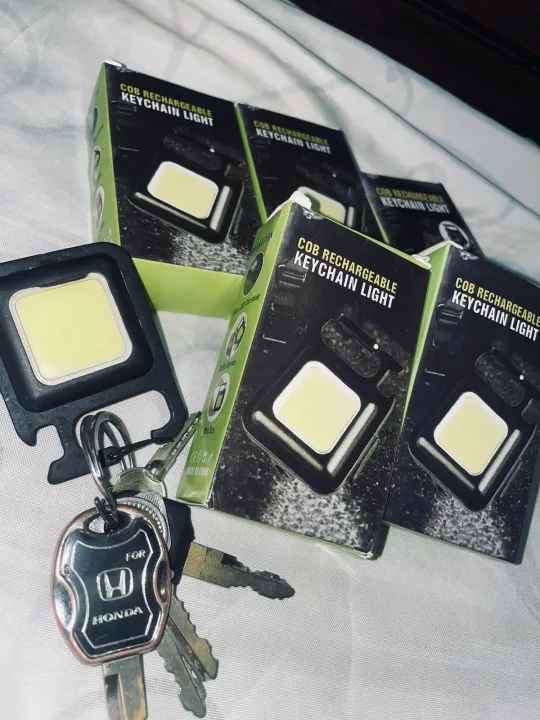 Rechargeable%20Flashlight%20keychain%20&%20opener%20-%20Image%203