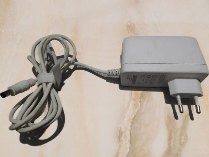 12%20Volt%20power%20bank%20with%20Super%20fast%2012%20volt%203%20amp%20charger%20for%20Router%20modem,%20for%20all%20brands%20PTCL,TP%20LINK%20,TENDA%20,%20D%20LINK%20-%20Image%204