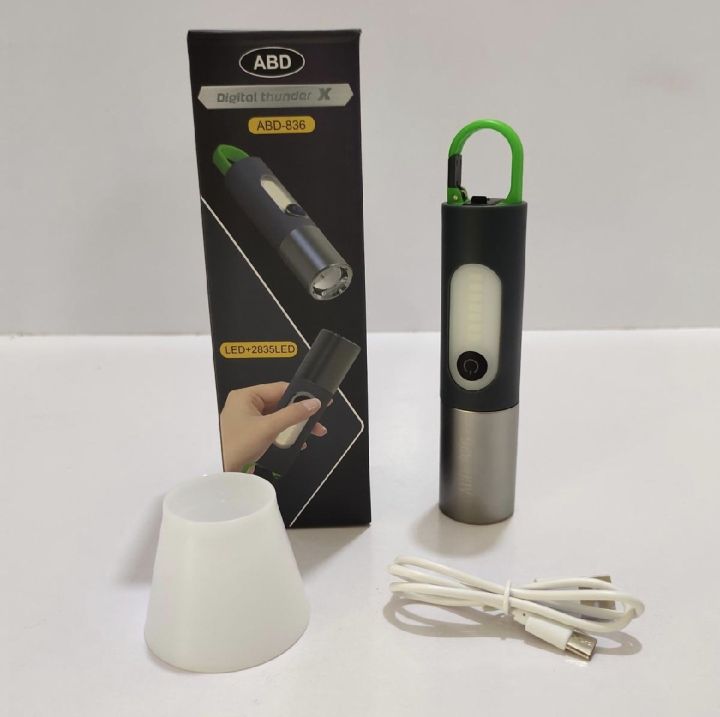 Digital%20Thunder%20XST-836%20USB%20Rechargeable%20FlashLight%20-%20Image%204
