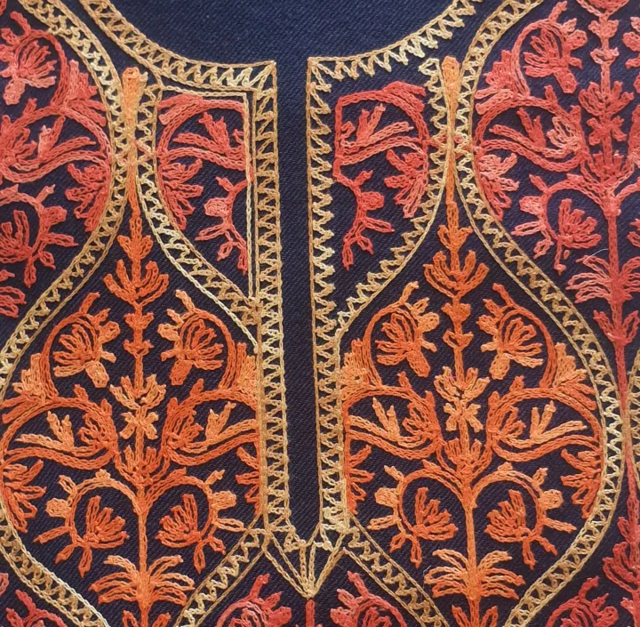 Navy%20Blue%20Unstitched%20Kashmiri%20Woolen%20Kurta%20Surwal%20Piece%20for%20Women%20-%20Image%203