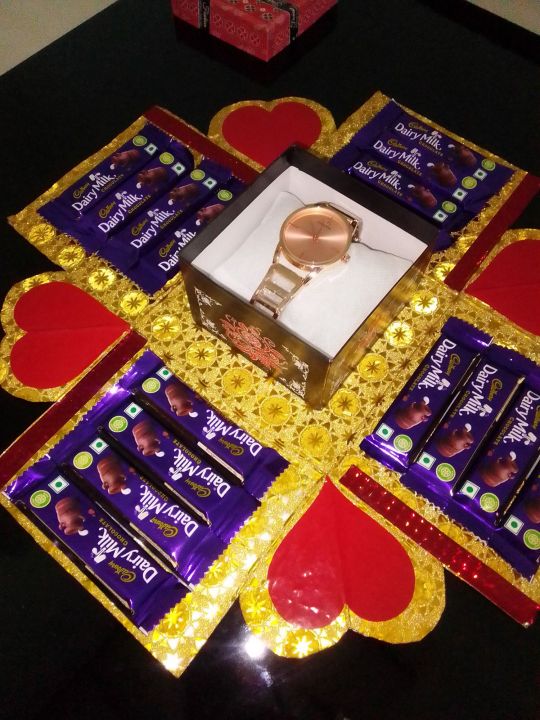 Magic%20Gold%20Chocolate%20Gift%20Box%20with%20Ladies%20Watch%20-%20layer%20Uncommon%20-%20Gold%20-%20Image%206