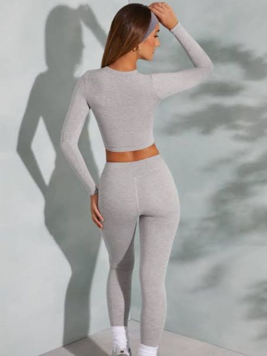Long%20sleeve%20crop%20top%20and%20laggings%20set%20for%20women%20-%20Image%203