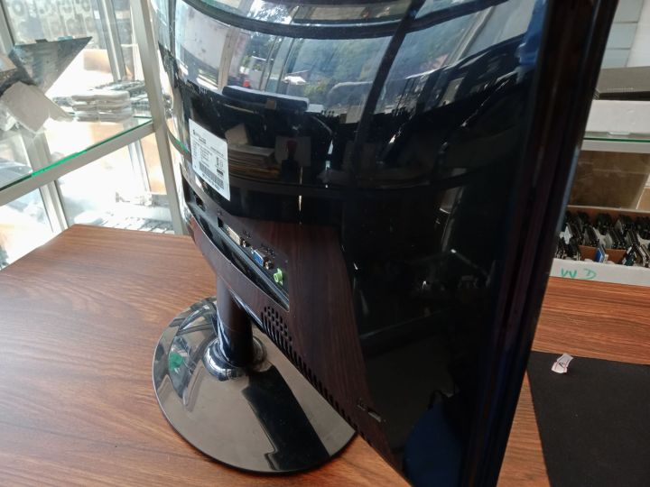 20'%20LED%20Monitor%20-%20Image%203