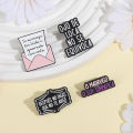 Ojo de Loca No Se Equivoca Enamel Pin Funny Humorous Spanish Quote Metal Brooch Lapel Badge Jewelry  For Friends ﻿. 