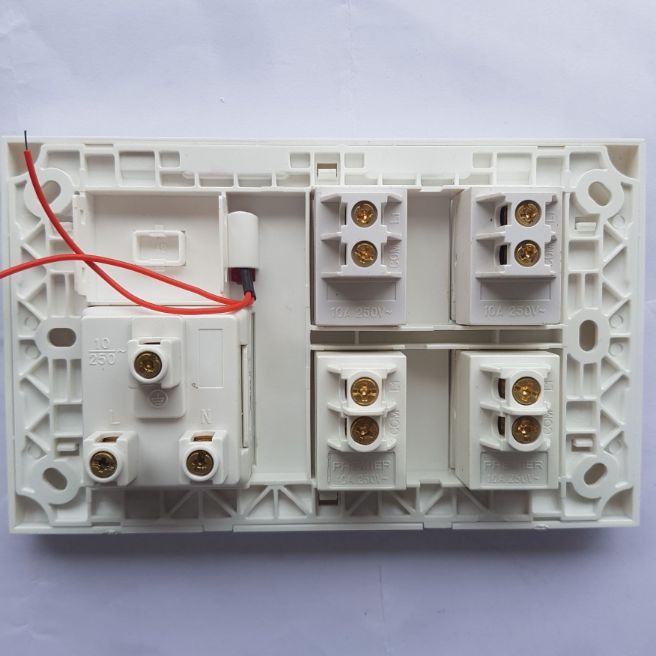 Premier%204%20Gang%20Switch%20Board%20With%20Socket%20,%20Indicator%20And%20Fan%20Dimmer%20Provision%20%203%C3%975%20Size%20Switch%20Board%20-%20Image%202