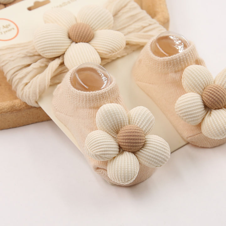 2Pcs/Set%20Ins%20Cream%20Latte%20Flower%20Headbands%20with%20Ribbed%20Socks%20for%20Baby%20Girls%20Boutique%20Flower%20Anti-Slip%20Short%20Cotton%200-12M%20Sock%20-%20Image%203