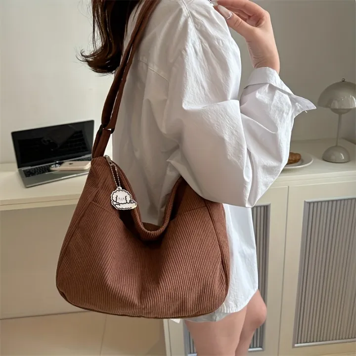 Women%E2%80%99s%20Corduroy%20Shoulder%20Bag,%20Casual%20Striped%20Large%20Capacity%20Tote%20with%20Zipper%20Closure,%20Cute%20Hat%20Patch,%20Perfect%20for%20Everyday%20Use%20-%20Image%206