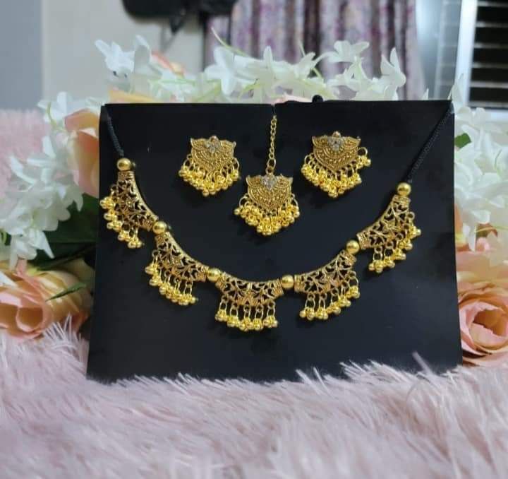 Antique%20golden%20women%20chokor%20Necklace%20set%20Necklace%20For%20girls%20-%20Image%204