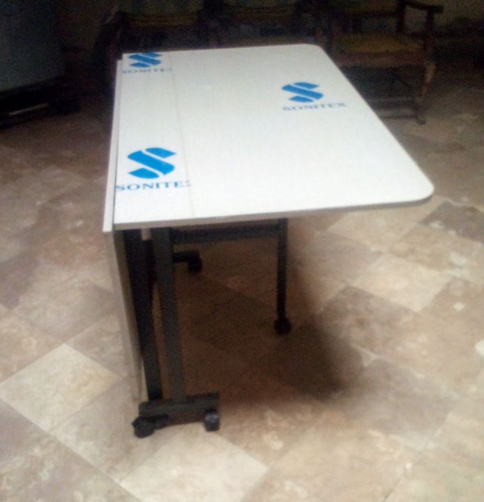 Square%20shape%20tables%20foldable%20feature%20-%20Image%207