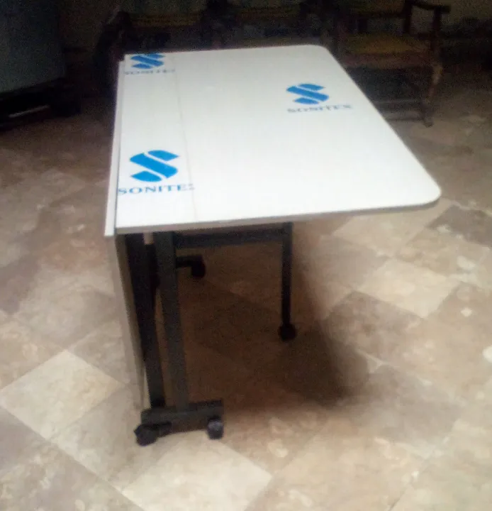 Square%20shape%20tables%20foldable%20feature%20-%20Image%207