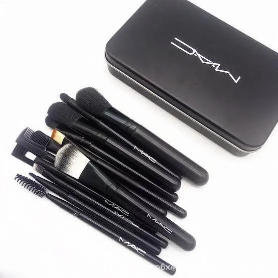 M.A.C%20Cosmetic%20Makeup%20Brush%20Set%20-%2012%20Pcs%20(Pack%20of%2012)%20-%20Image%202
