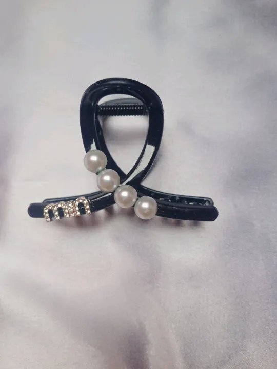 1pc%20Beautiful%20pearl%20Hair%20catcher%20with%20strong%20grip%20for%20girls%20and%20women%20-%20Image%204