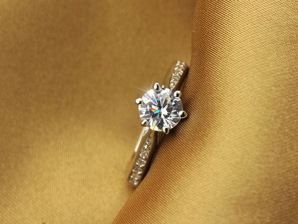 Luxury%20925%20Sterling%20Silver%20Classic%20Ring%20for%20Women%20Six%20claw%20jewelry%20simple%2070ct%20diamond%20ring%20imitation%20diamond%20women's%20ring%20-%20Image%206