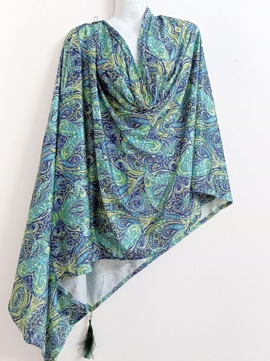 Women's%20fashionable%20velvet%20shawl%20-%20Image%203