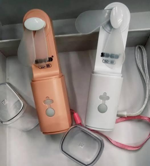 Mini%20USB%20Rechargeable%20Powerful%20Fan%20Foldable%20wing%20with%20Torch%20and%20Flashlight%20-%20Image%202