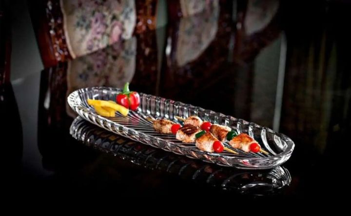 Glass%20Serving%20Dish%20for%20Kabab,%20Transparent%20Snack%20Serving%20Tray,%20Glassware%20Serving%20Tray%20-%20Image%203