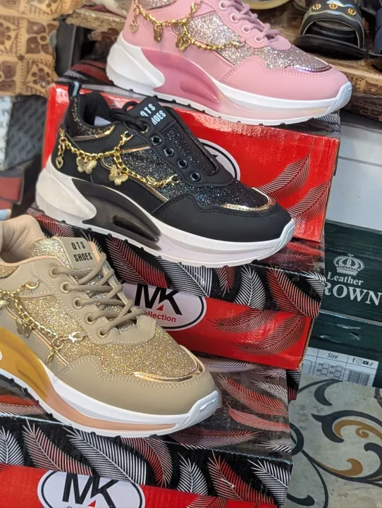 Butterfly%20Chain%20Sneakers%20For%20Girls%20-%20Trendy%20Korean%20Style%20Jogger%20Shoes%20For%20Women%20-%203%20Colors%20-%20Image%205