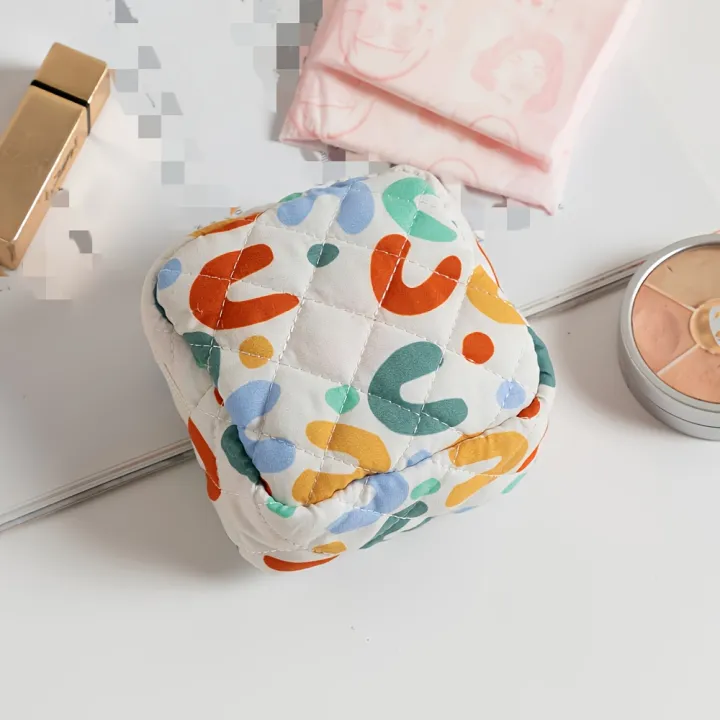 1pc%20Floral%20Sanitary%20Pad%20Storage%20Bag,Quilted,Portable%20Travel%20Bag%20for%20Women's%20Menstrual%20Pad,Coin%20Purse%7CLipstick%20Pocket%7CStorage%20Bag%20sahara%20pad%20-%20Image%205