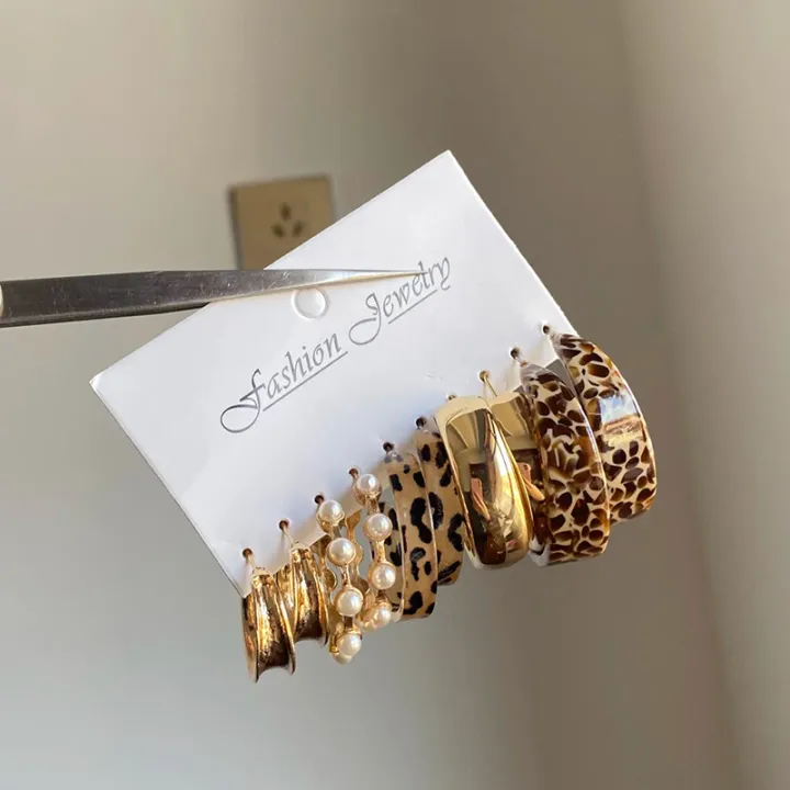 10%20Pcs%20Acrylic%20Pearl%20C-shaped%20Leopard%20Print%20Earring%20for%20Women%20European%20and%20American%20Metal%20Earrings%20Light%20Luxury%20Accessories%20-%20Image%202