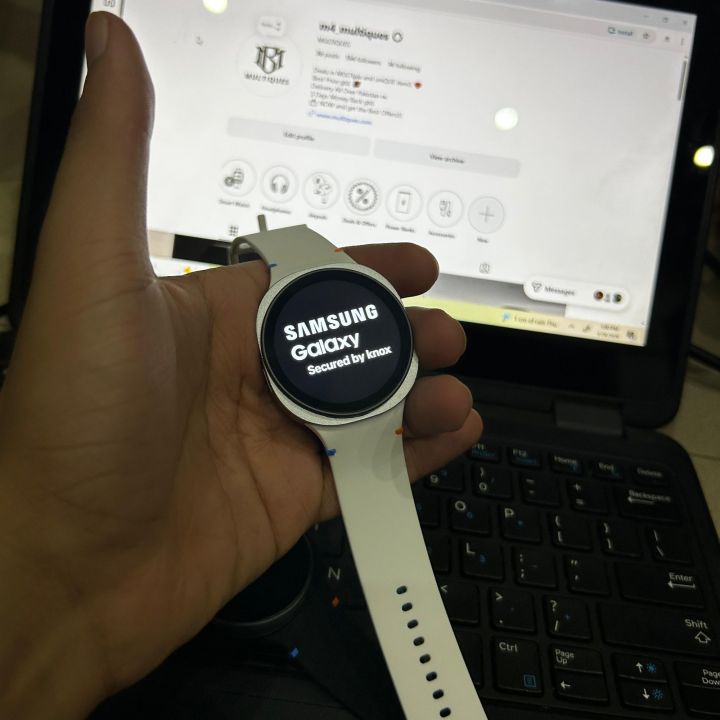 Watch%208%20Round%20Dial%20Smart%20Watch%20with%20Logo%20and%20AMOLED%20Display%20in%20Premium%20Quality%20Round%20Dial%20Design%20-%20Image%209