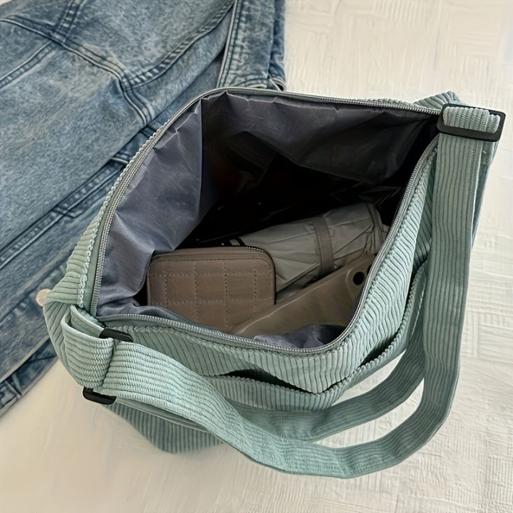 Women%E2%80%99s%20Corduroy%20Shoulder%20Bag,%20Casual%20Striped%20Large%20Capacity%20Tote%20with%20Zipper%20Closure,%20Cute%20Hat%20Patch,%20Perfect%20for%20Everyday%20Use%20-%20Image%204