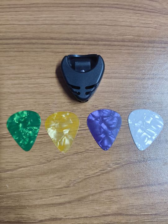 4%20Pcs%20Guitar%20Picks%20Plus%20Pick%20Holder%20Combo%20-%20Image%202