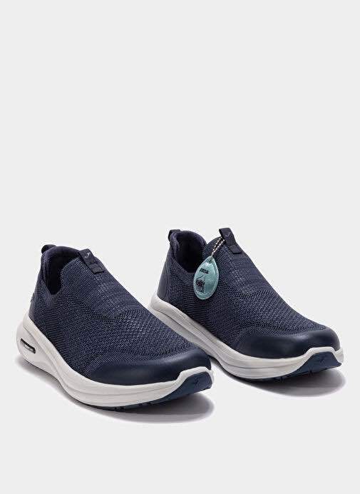 Joma's%20modern%20men's%20sneakers%20-%20Image%202