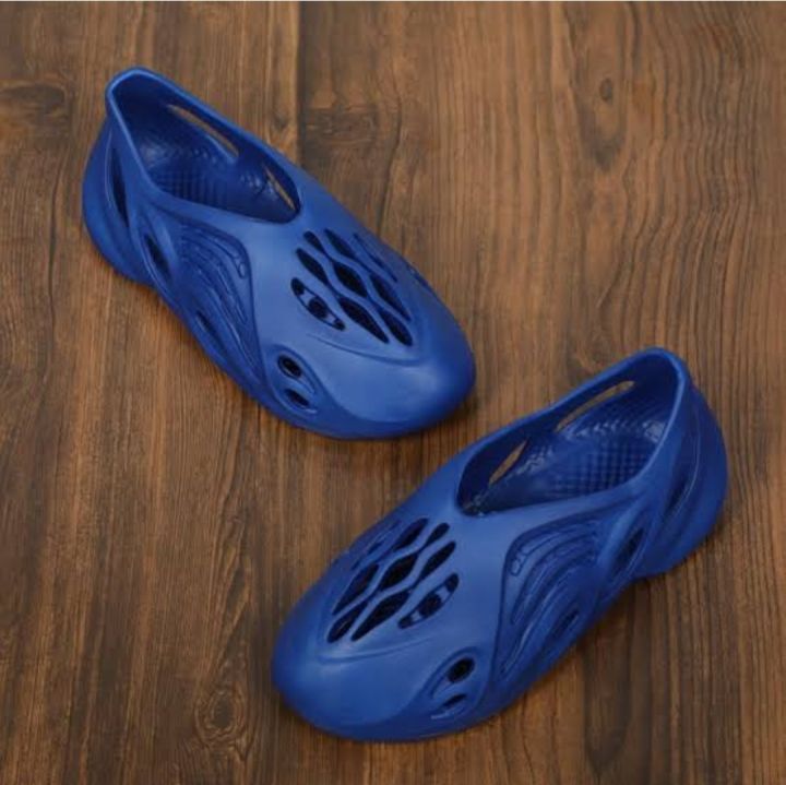 Yeezy%20Clogs%20Premium%20Quality%20Imported%20-%20Image%203