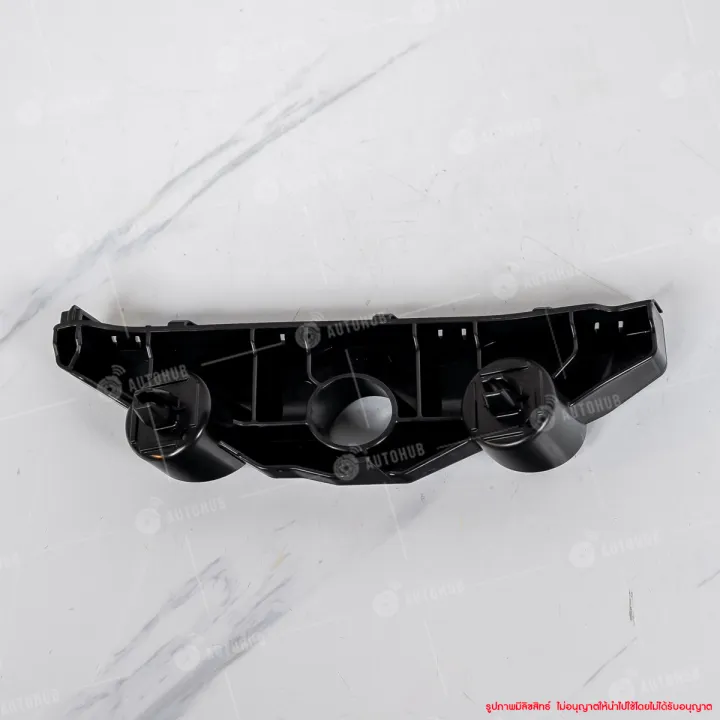 Genuine%20Nissan%20center%20front%20bumper%20lock%20for%20Almera%202020%20n18t%20(62224-5ek0a,%2062225-5ek0a)%20(1%20piece)%20-%20Image%204