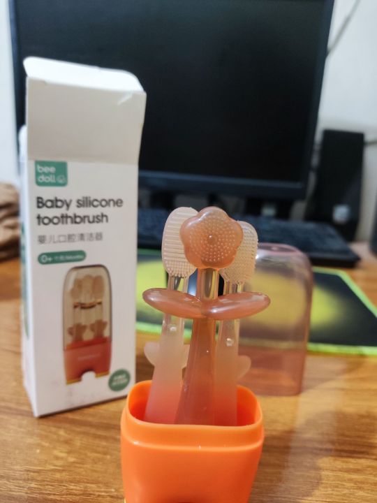 Baby%20Silicone%20Toothbrush%20Set,%20Toothbrush%20+%20Tongue%20Brush%20+%20Baby%20Teether%20+%20Finger%20Toothbrush%20with%20Cup%20for%20Training%20Teething,%200-18M%20Infant%20Toddler%20Newborn%20Baby%20Teeth%20Brushes%20-%20Image%205